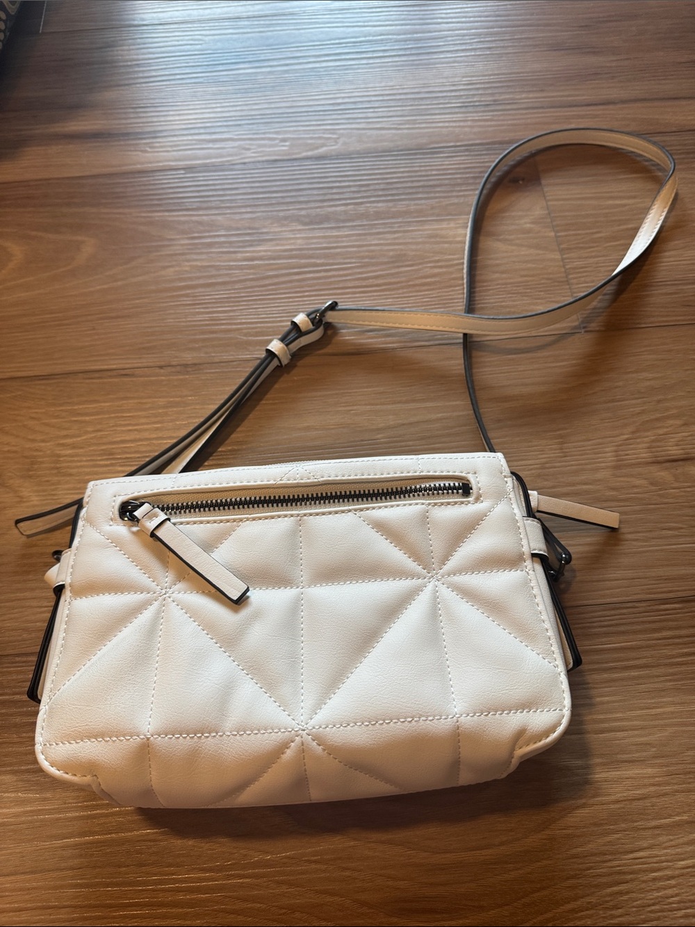 Simply Vera Vera Wang Cream Quilted Crossbody Bag